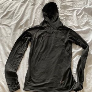 Arc’Teryx gray fleece lined pullover
